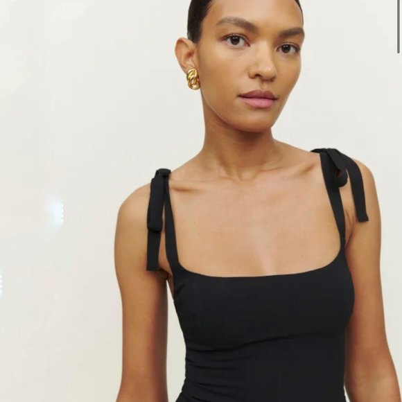 LAST ONE! Reformation Bess Dress in Black - Picture 2 of 16